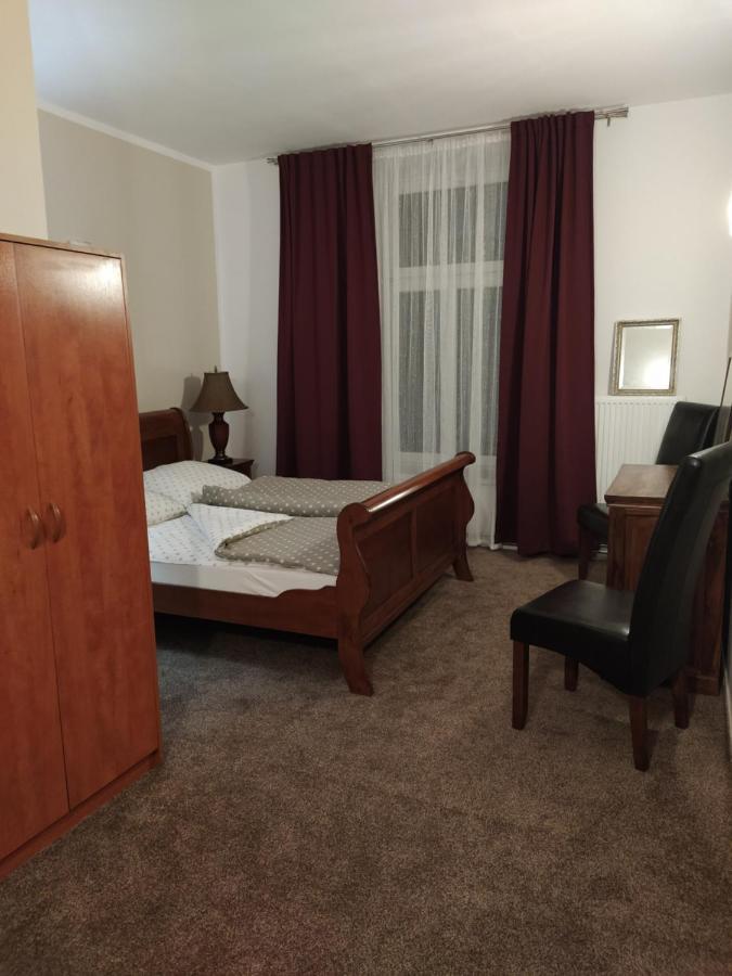 Hotel Koruna Penzion Teplice nad Metují Extérieur photo