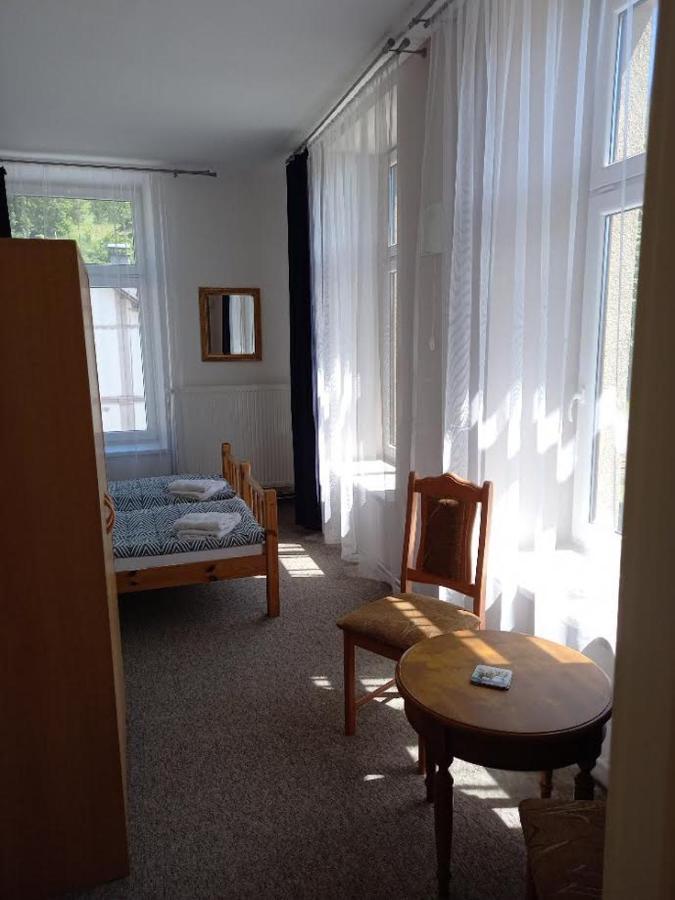Hotel Koruna Penzion Teplice nad Metují Extérieur photo