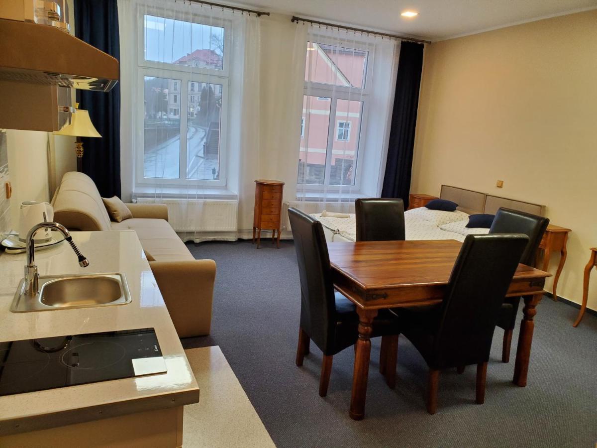 Hotel Koruna Penzion Teplice nad Metují Extérieur photo