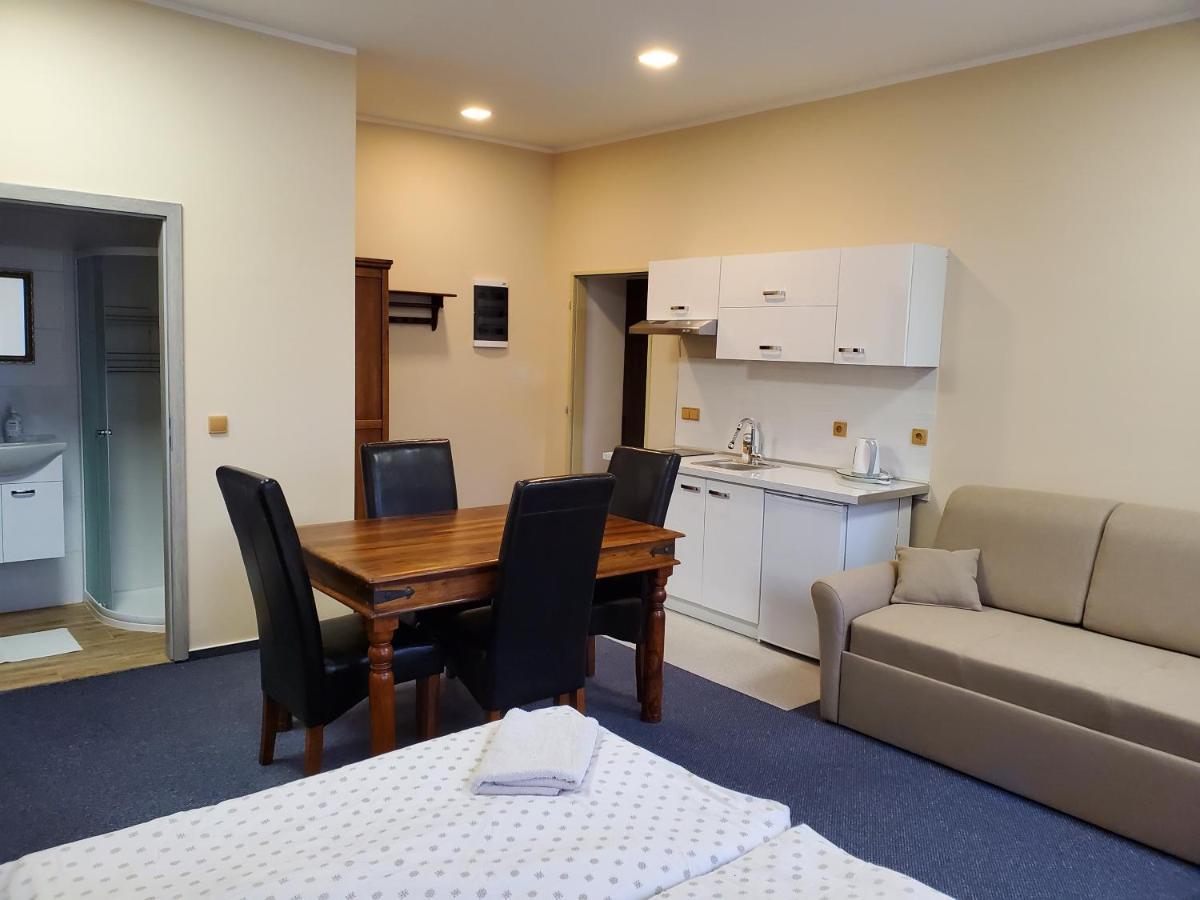 Hotel Koruna Penzion Teplice nad Metují Extérieur photo