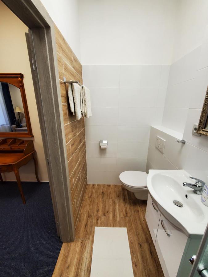 Hotel Koruna Penzion Teplice nad Metují Extérieur photo