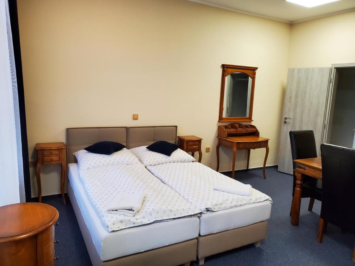 Hotel Koruna Penzion Teplice nad Metují Extérieur photo